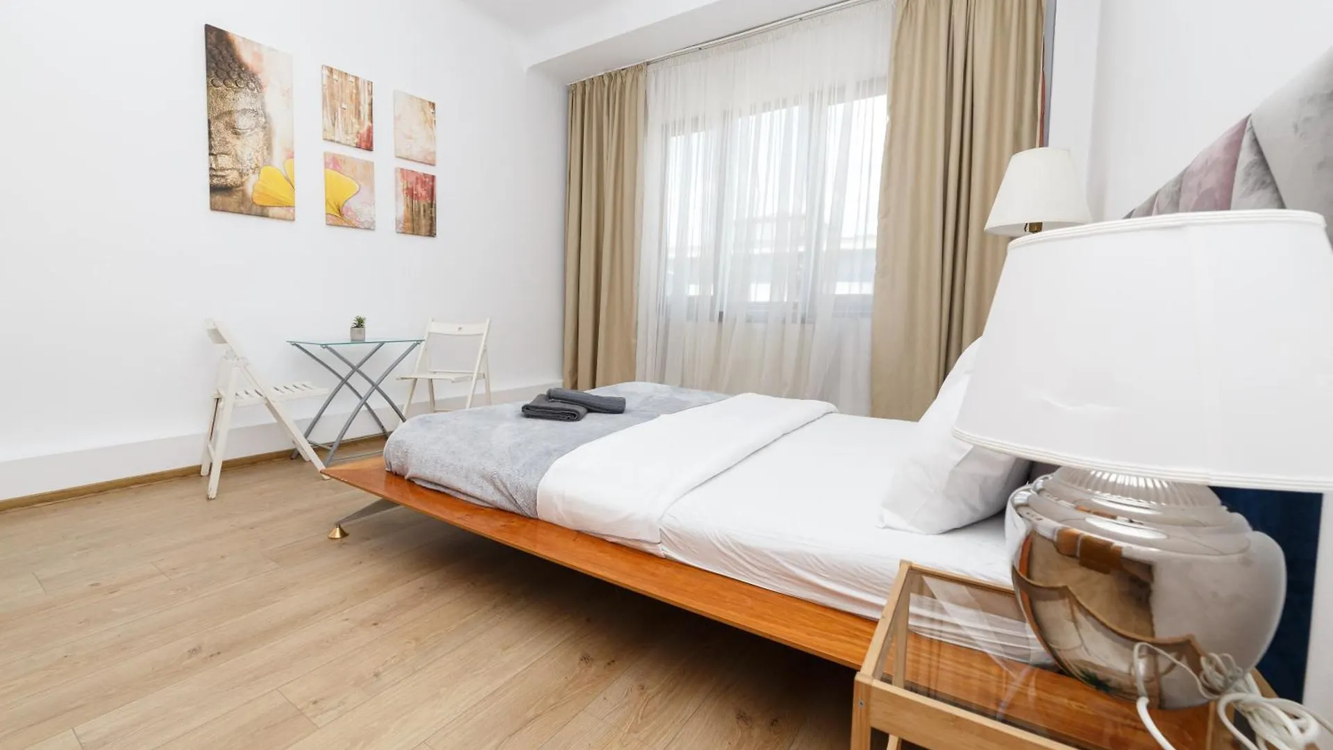 Color Apartments Franceza Street 4Bedrooms 부쿠레슈티