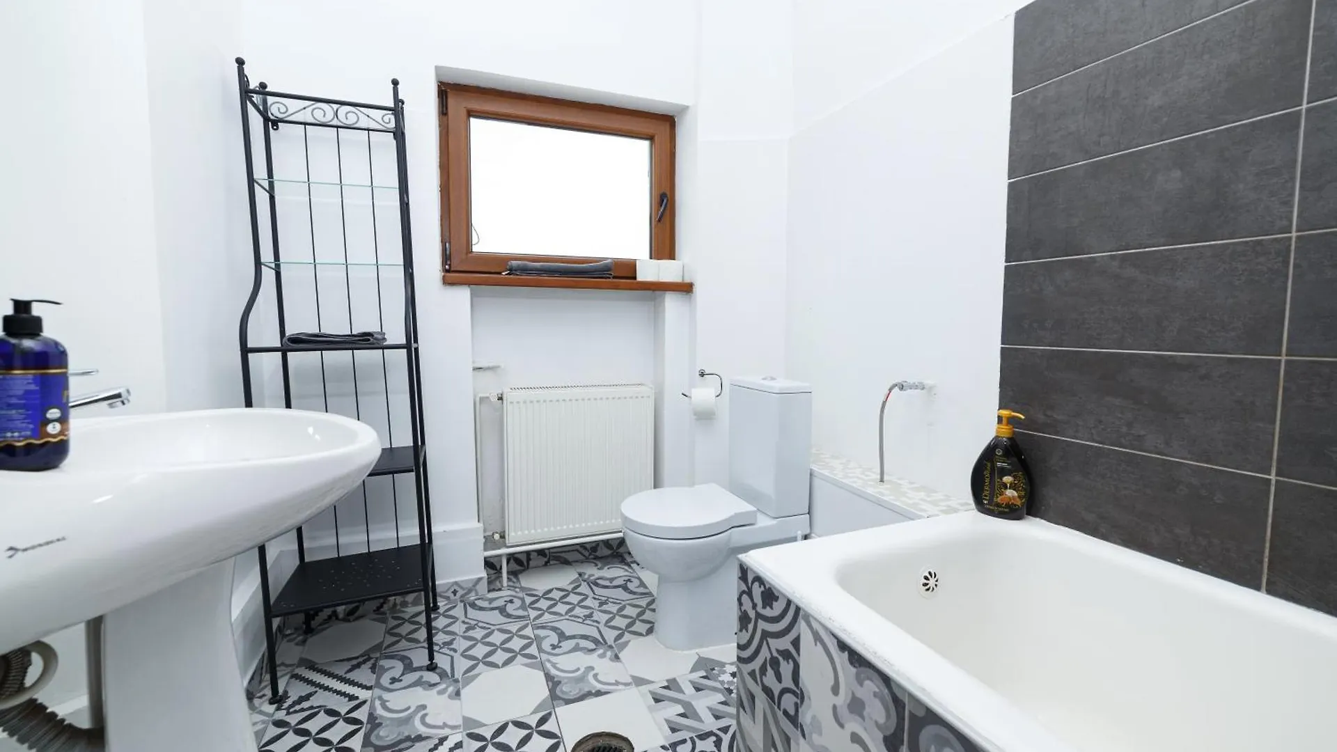 Color Apartments Franceza Street 4Bedrooms 부쿠레슈티