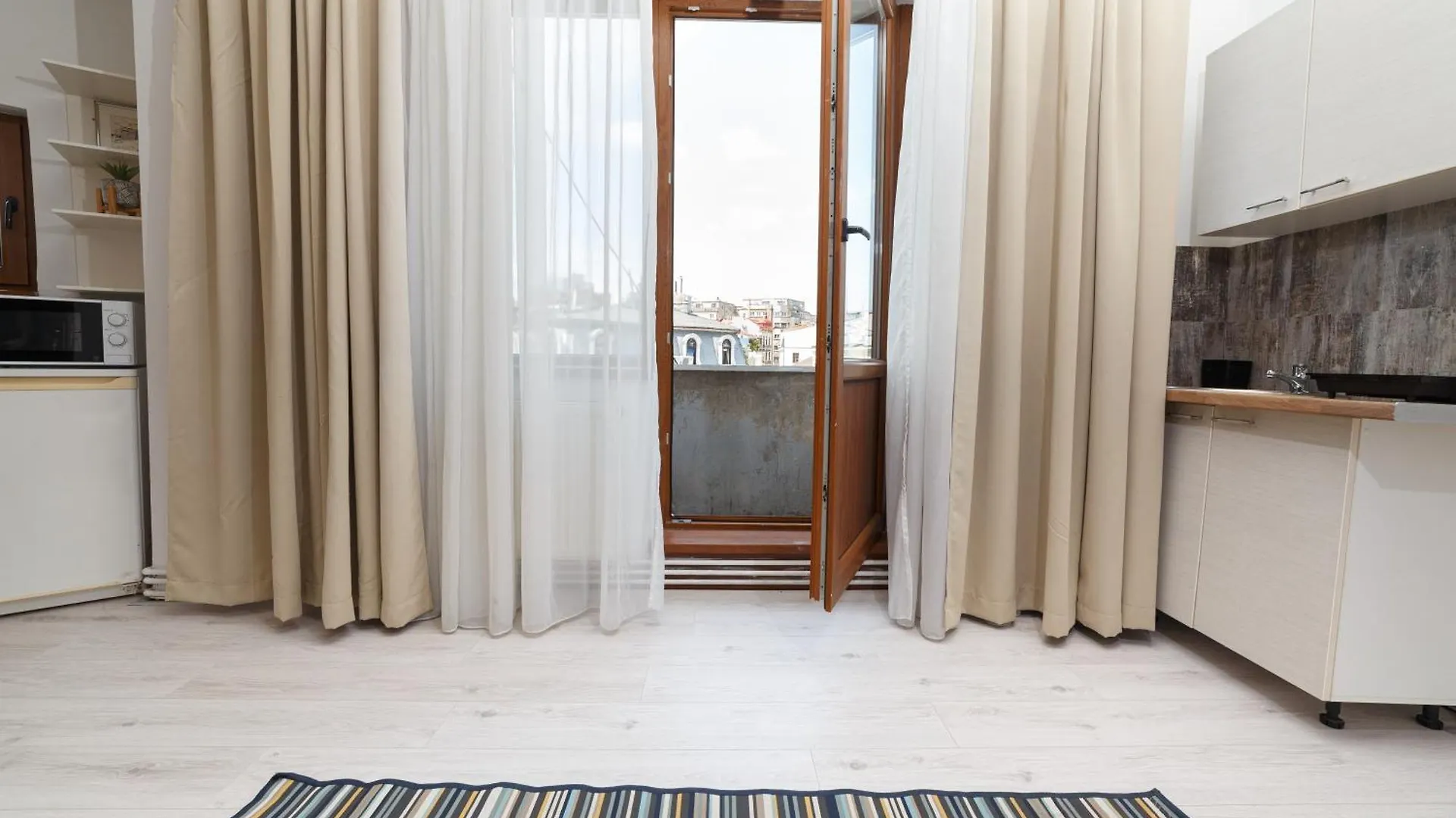 Color Apartments Franceza Street 4Bedrooms 부쿠레슈티