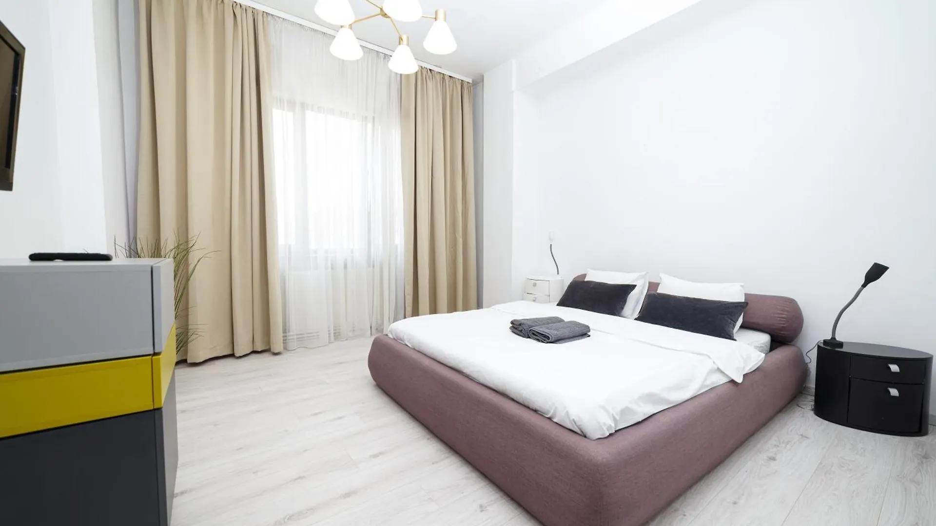 Color Apartments Franceza Street 4Bedrooms 부쿠레슈티