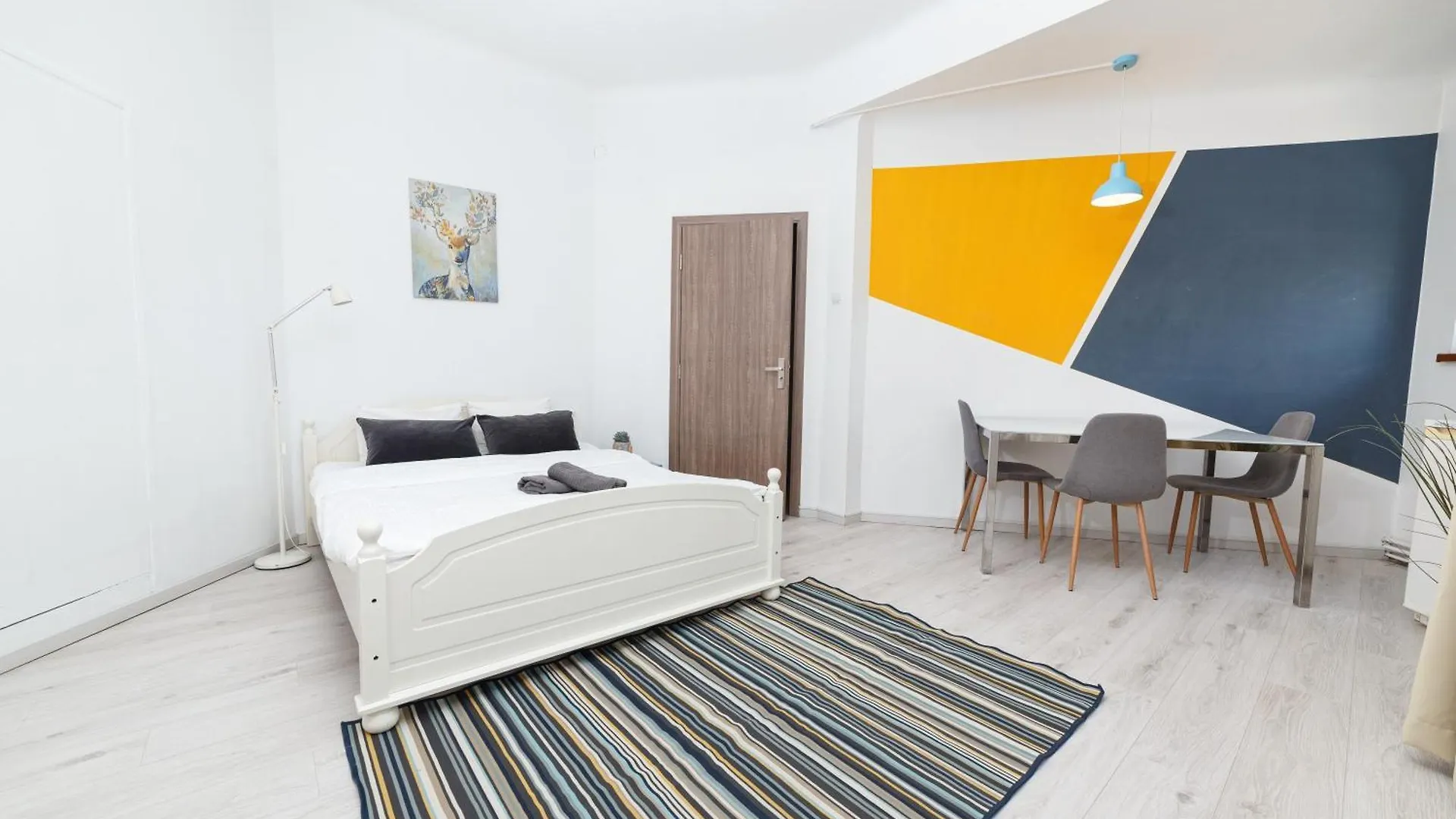 Color Apartments Franceza Street 4Bedrooms 부쿠레슈티