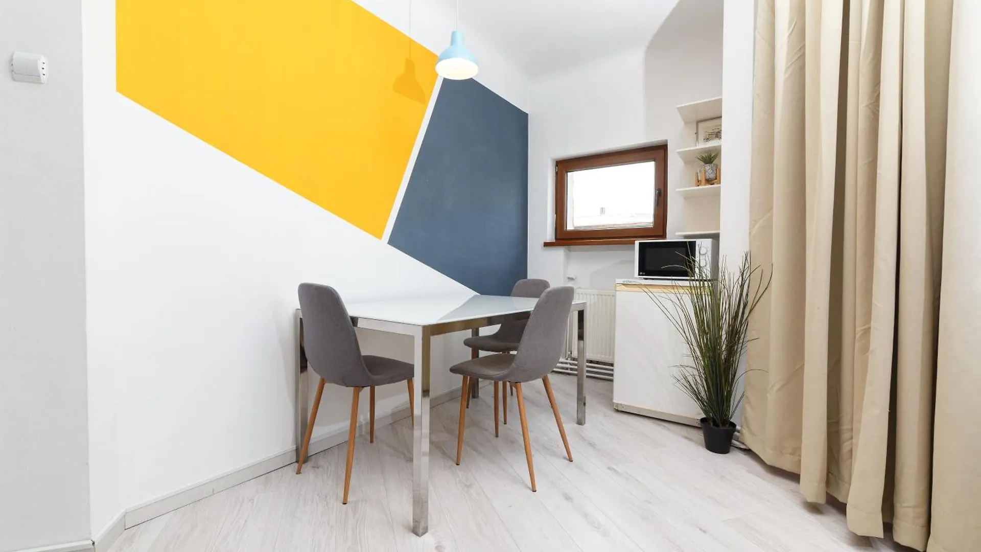 Color Apartments Franceza Street 4Bedrooms 부쿠레슈티 0*,