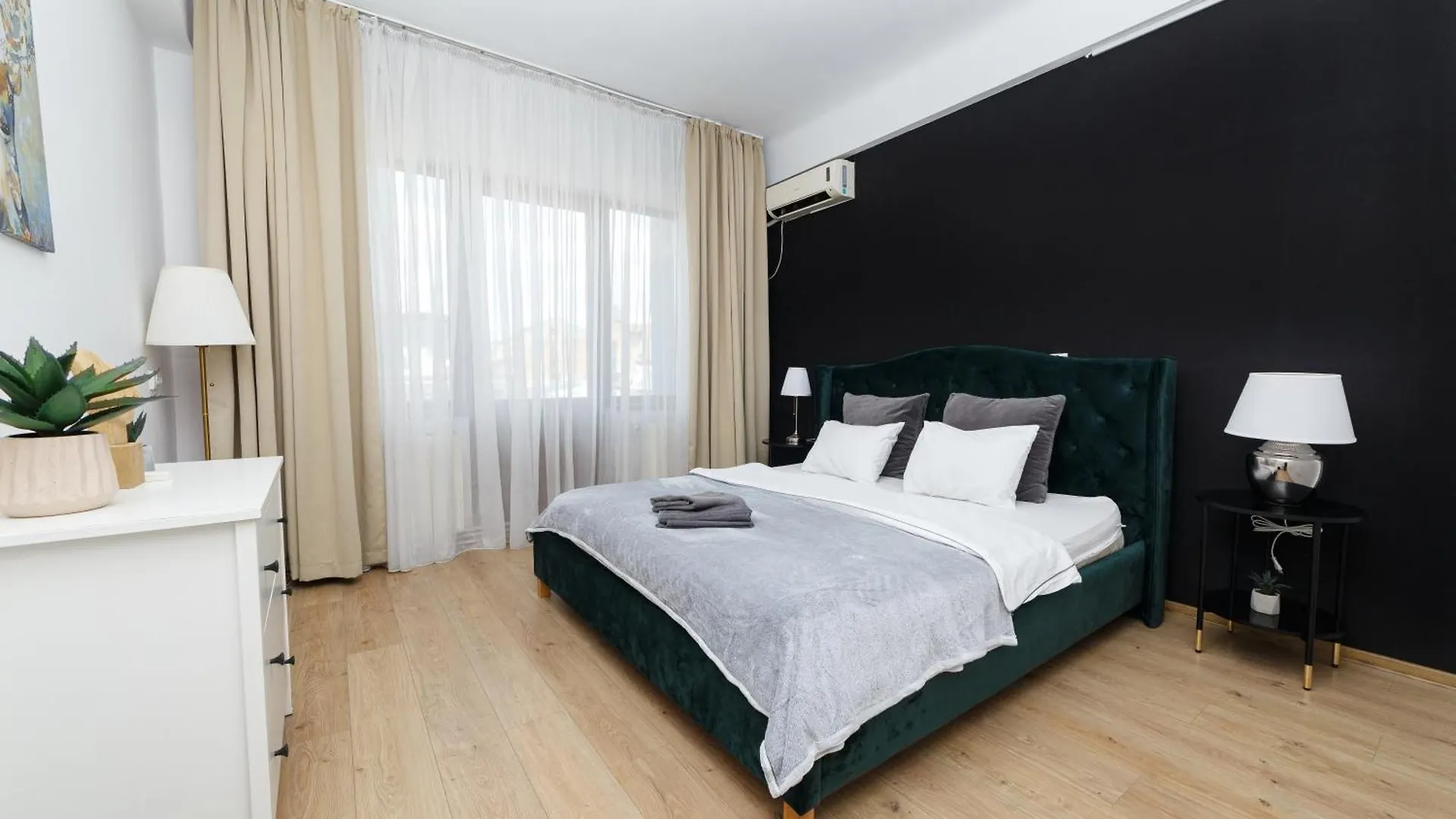 Color Apartments Franceza Street 4Bedrooms 부쿠레슈티