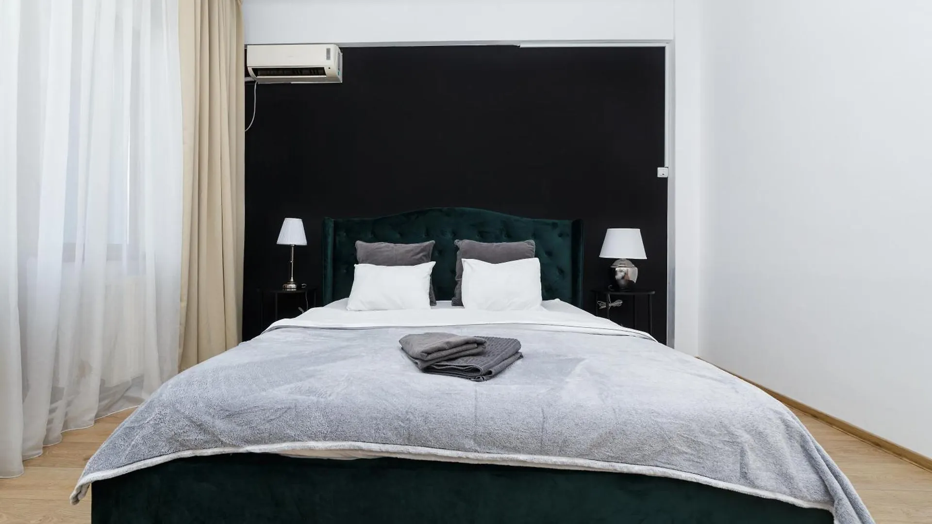 Color Apartments Franceza Street 4Bedrooms 부쿠레슈티