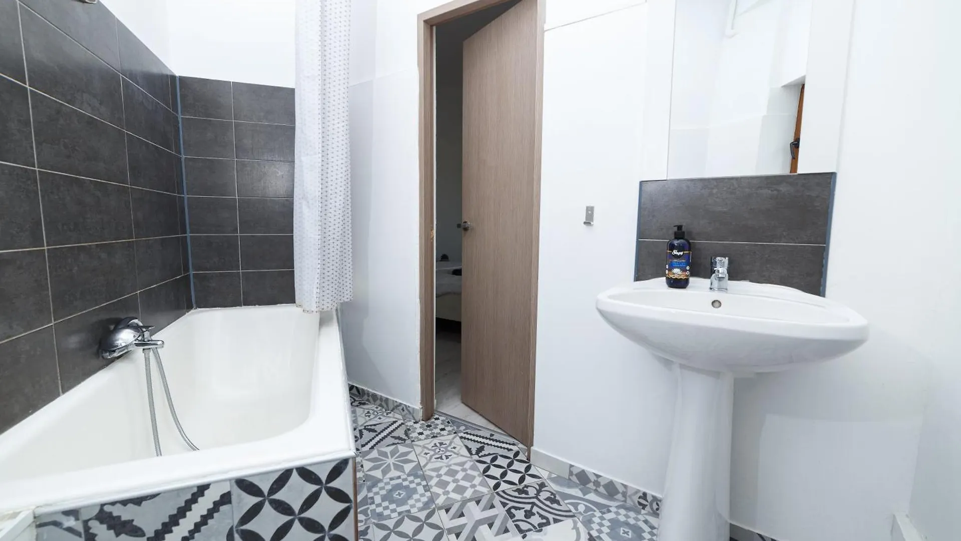Color Apartments Franceza Street 4Bedrooms 부쿠레슈티 0*,