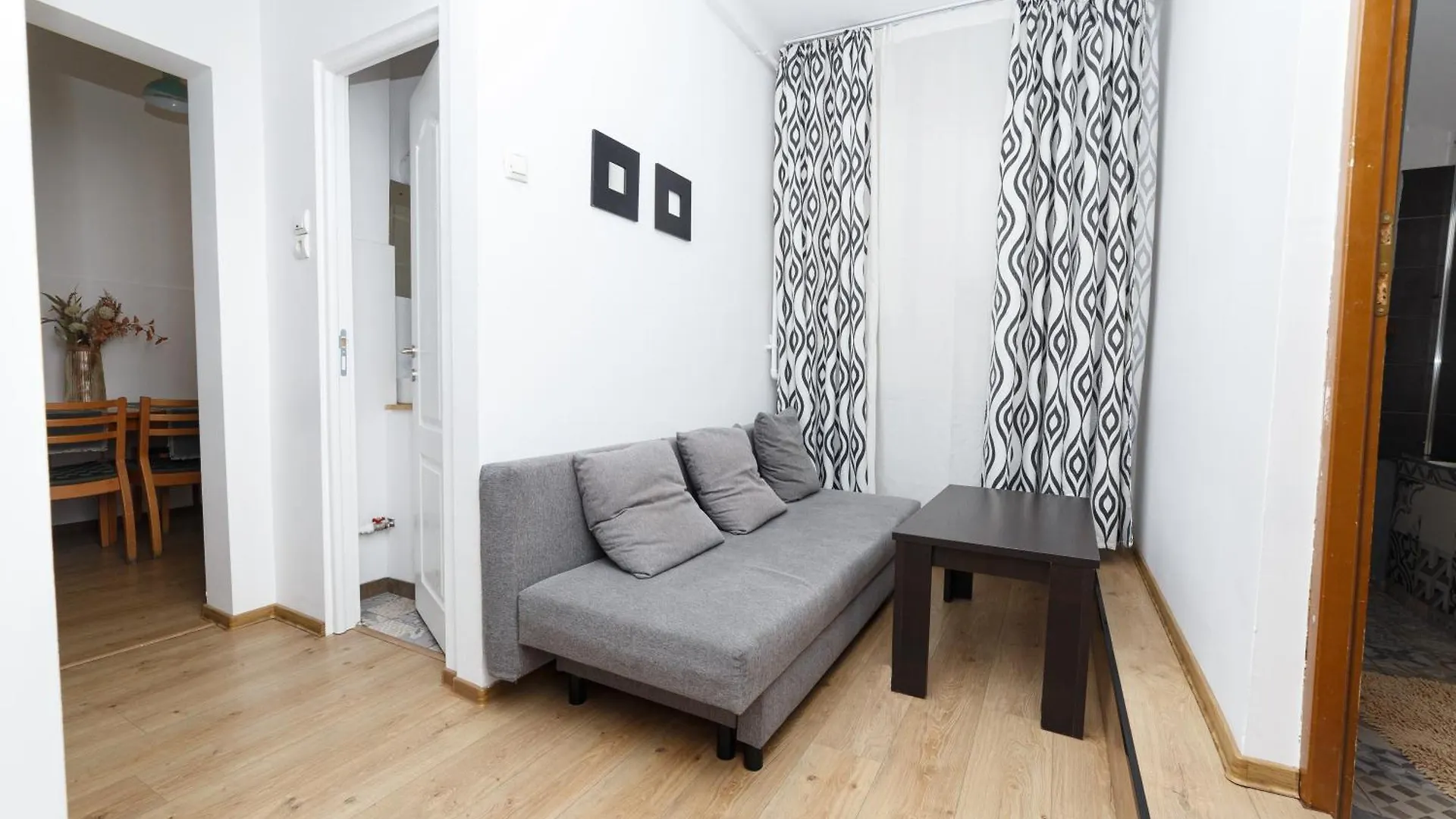 Color Apartments Franceza Street 4Bedrooms 부쿠레슈티 0*,  루마니아