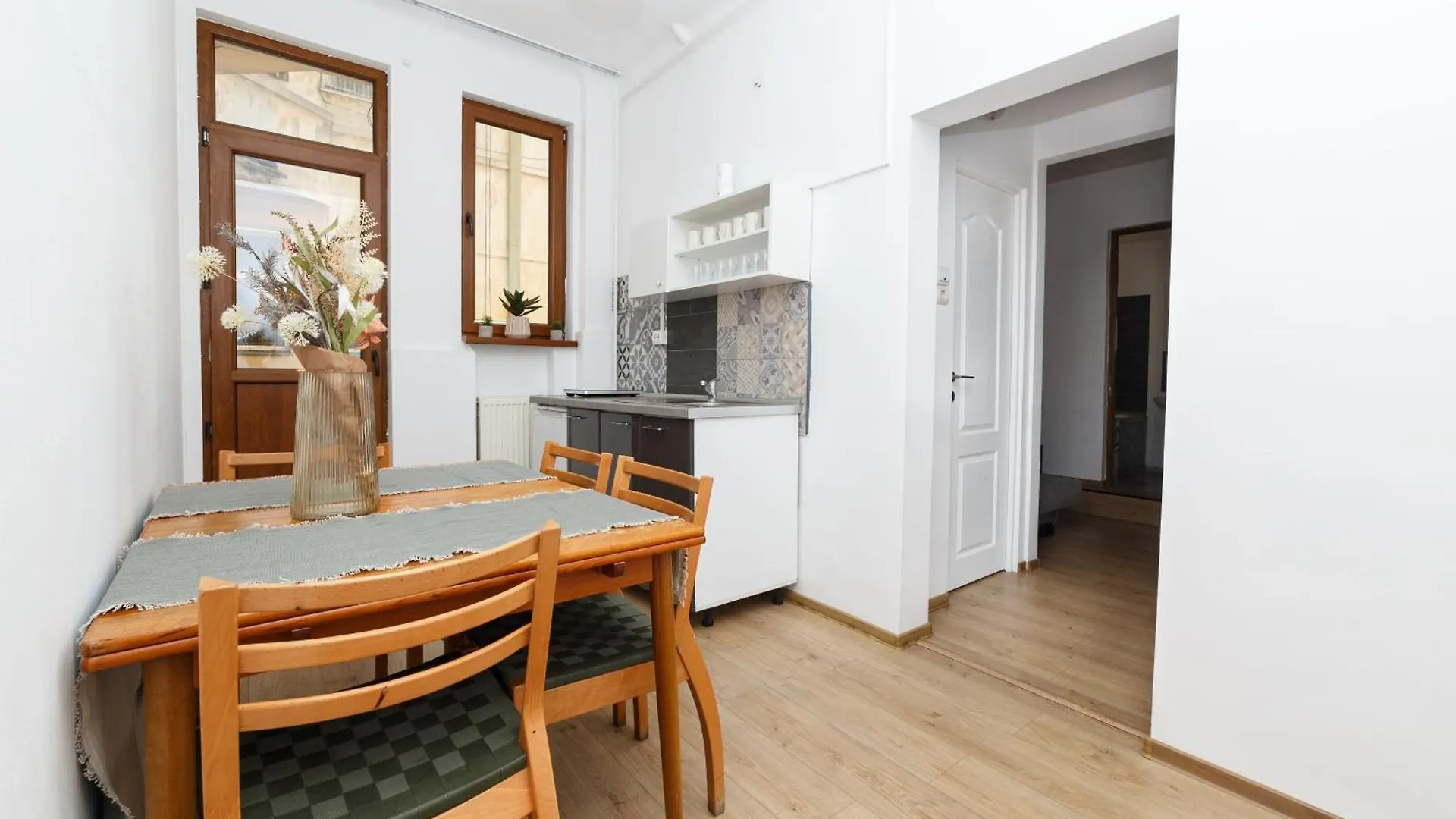 Color Apartments Franceza Street 4Bedrooms 부쿠레슈티