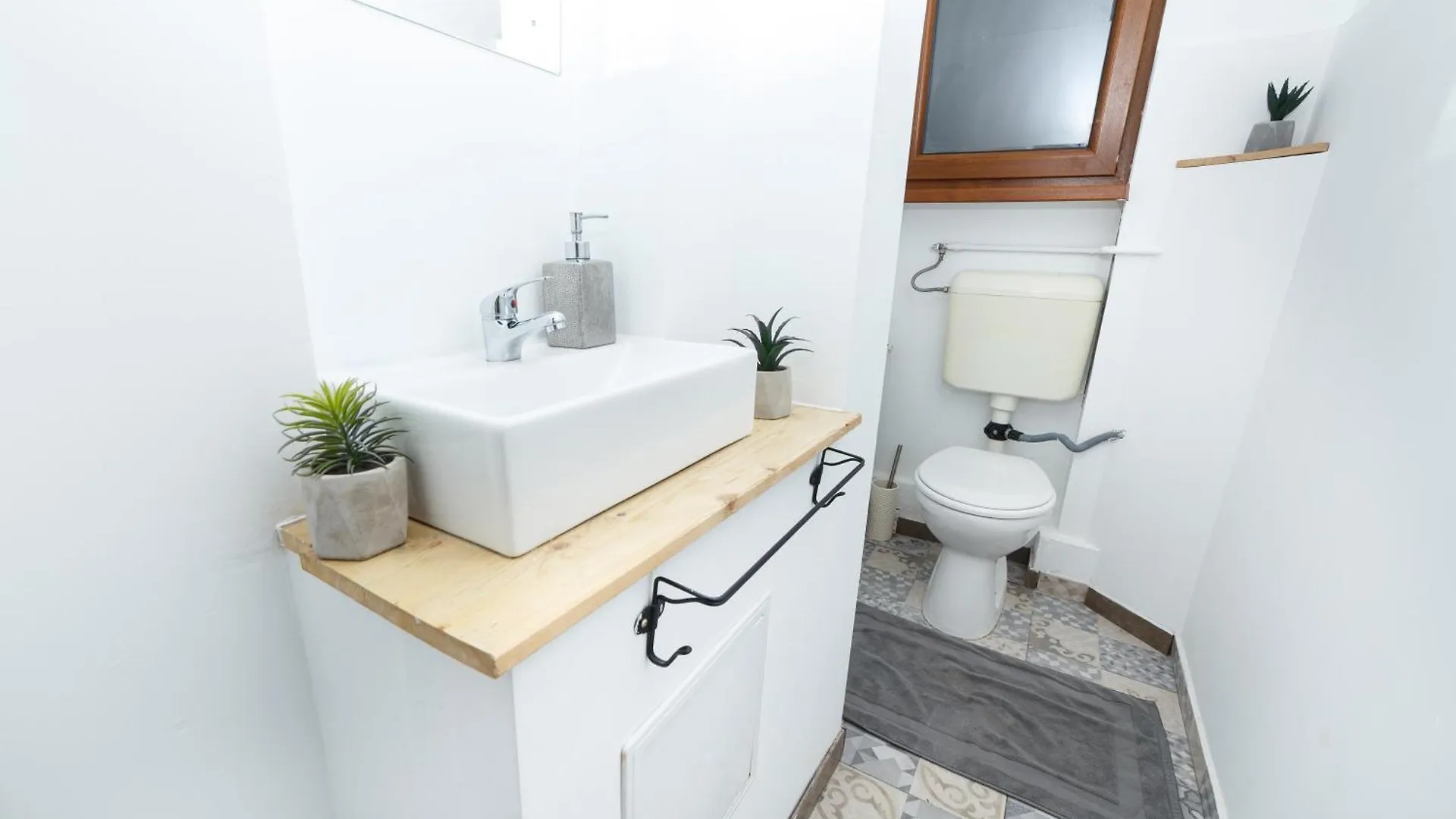 Color Apartments Franceza Street 4Bedrooms 부쿠레슈티